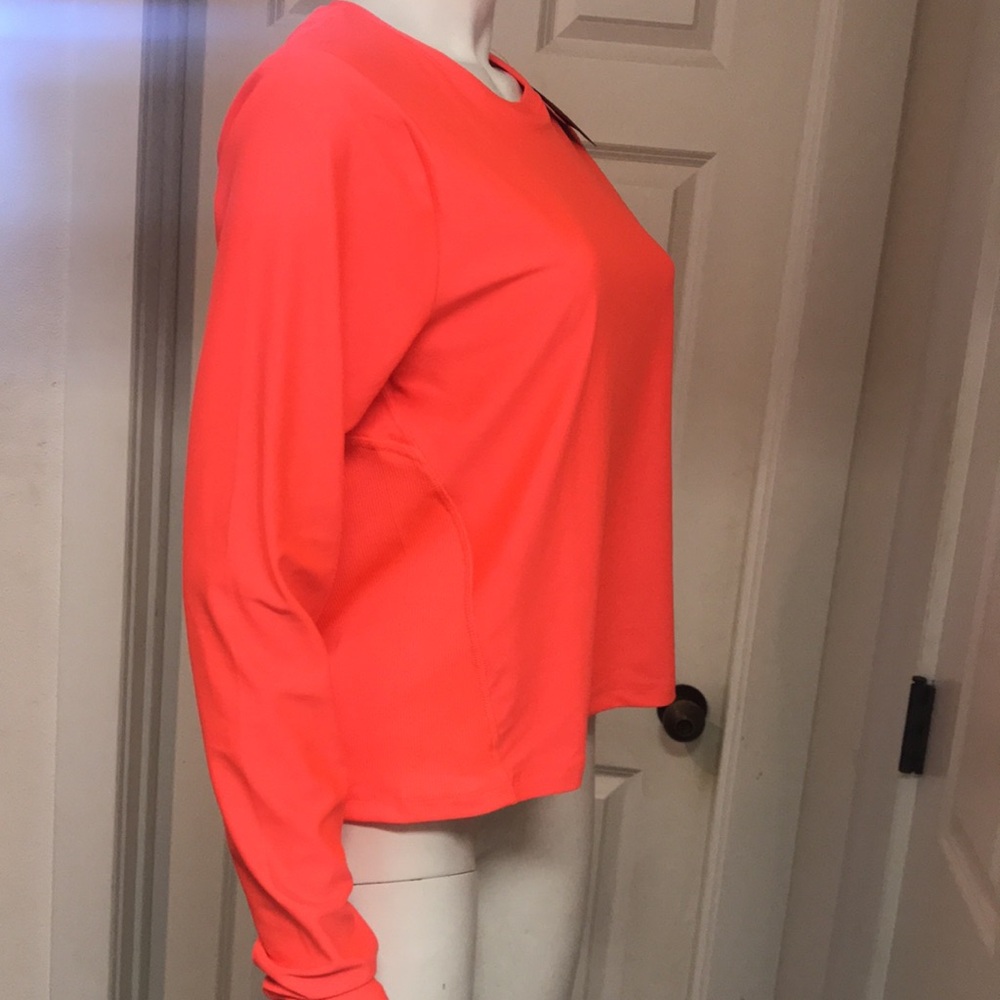 Under Armour Athletic/Athleisure L/S Top, NWT! - Picture 4 of 9